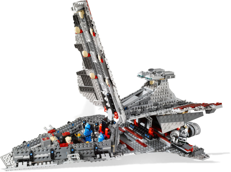 LEGO Star Wars Venator-Class Republic Attack Cruiser 8039