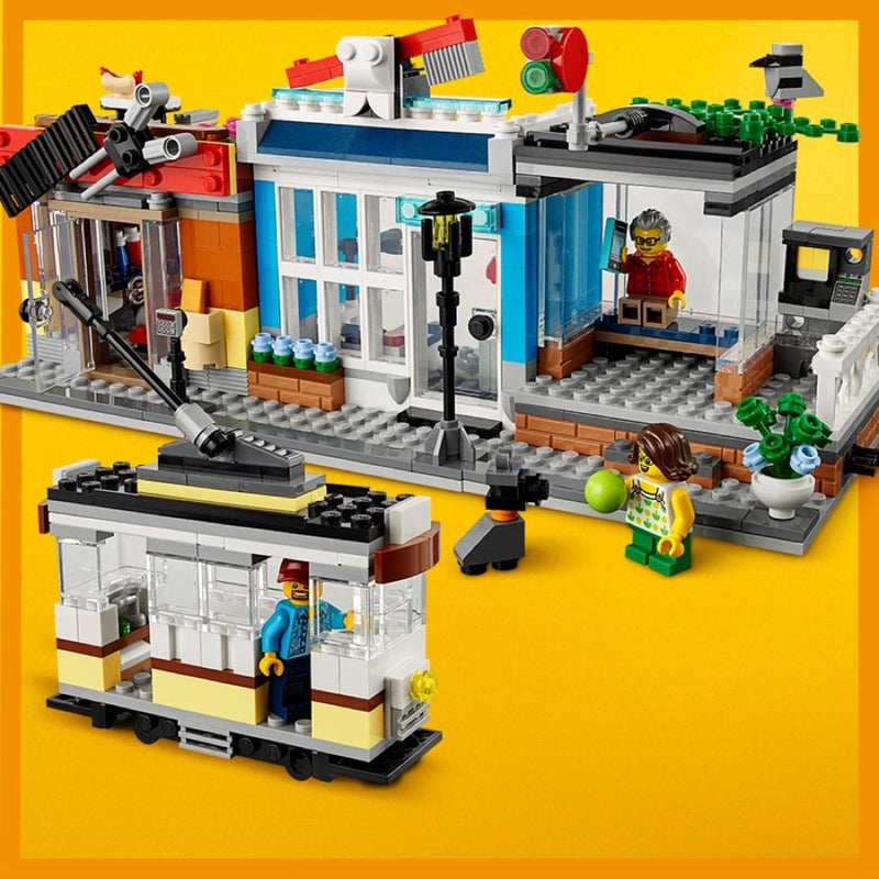 LEGO Creator 3-in-1 Townhouse Pet Shop & Cafe 31097